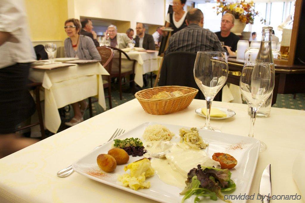 Brit Hotel Les Voyageurs Loudeac Restaurant photo